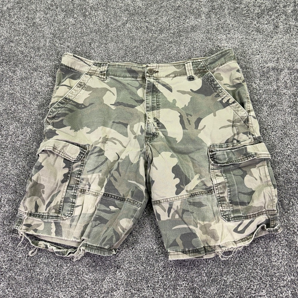 Wrangler Authentics Cargo Shorts Mens 40 Green Camo Distressed Pockets Outdoor